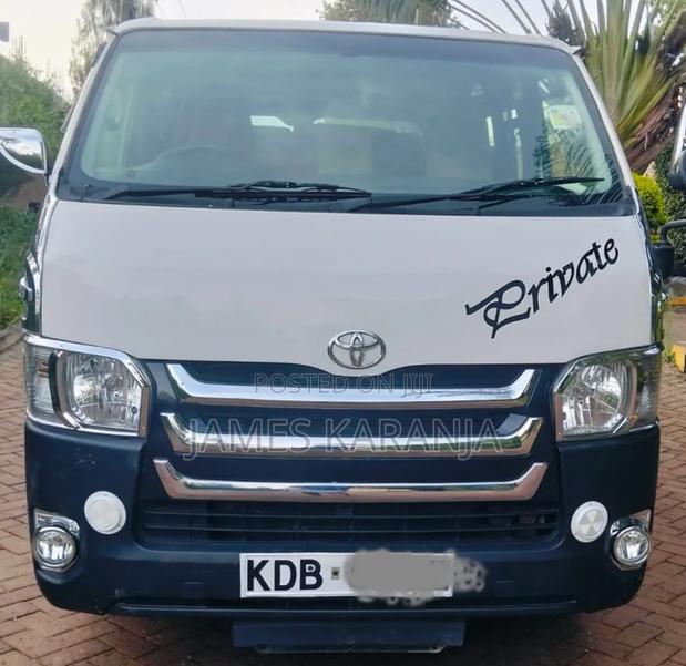 Toyota HiAce 2014 White