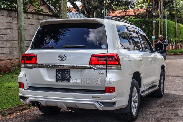 Toyota Land Cruiser 4.6 V8 ZX 2019 White