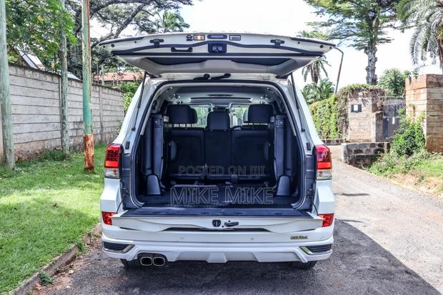 Toyota Land Cruiser 4.6 V8 ZX 2019 White
