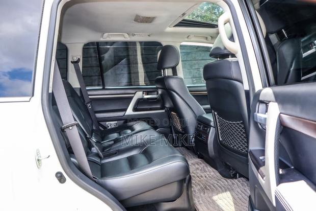 Toyota Land Cruiser 4.6 V8 ZX 2019 White