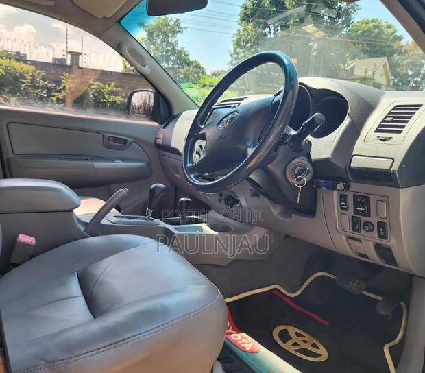 Toyota Hilux 2010 Blue