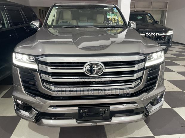 Toyota Land Cruiser LC300 2022 Gray