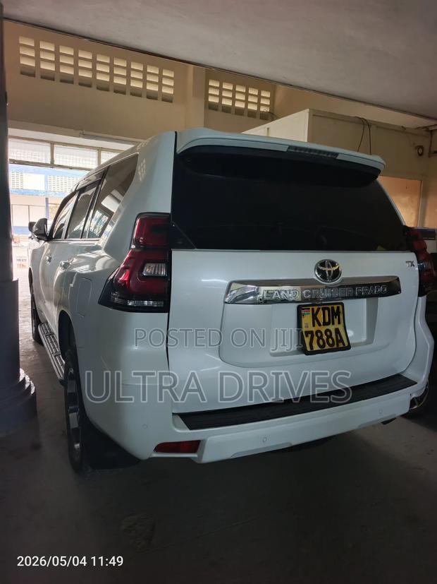 Toyota Land Cruiser Prado 2018 White