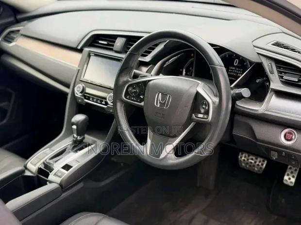 Honda Civic 2019 White