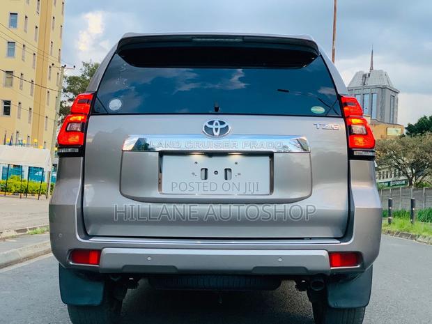 Toyota Land Cruiser Prado 2017 Gray