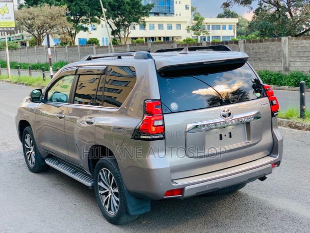 Toyota Land Cruiser Prado 2017 Gray