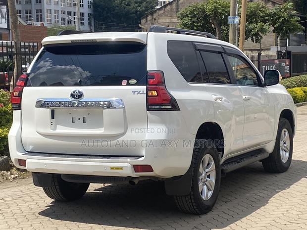 Toyota Land Cruiser Prado 2.8 2019 White