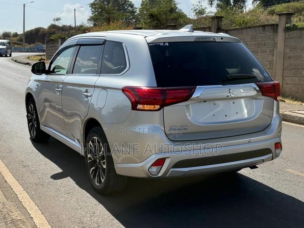 Mitsubishi Outlander 2018 Silver