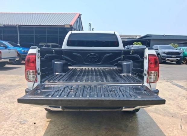 Toyota Hilux 2019 White
