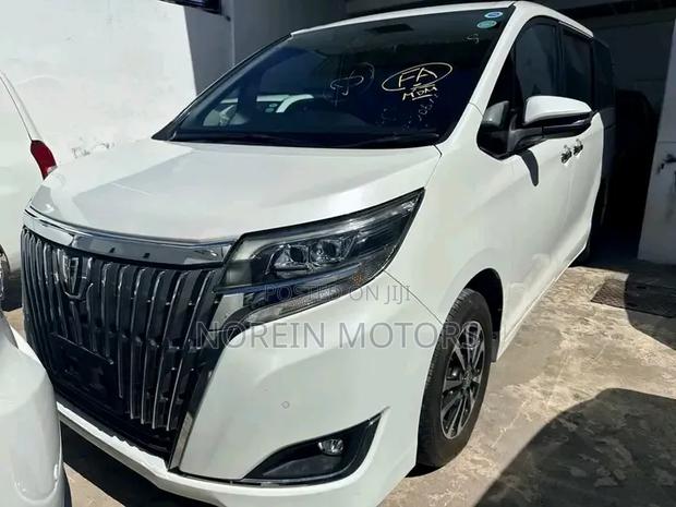 Toyota Esquire 2019 Pearl