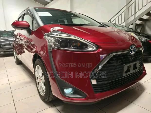 Toyota Sienta 2019 Red