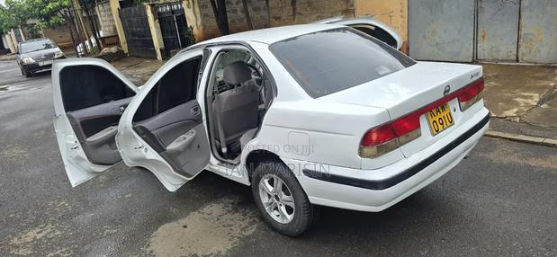 Nissan Sunny 1999 White