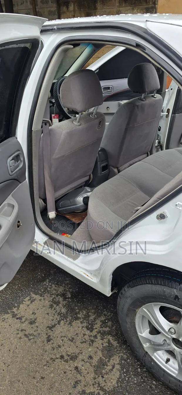 Nissan Sunny 1999 White