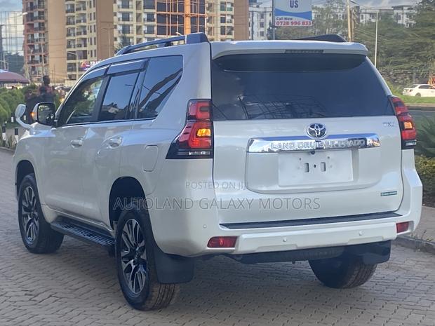 Toyota Land Cruiser Prado 2.7 2022 White