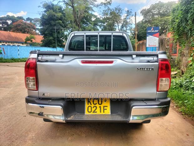 Toyota Hilux 2018 Silver