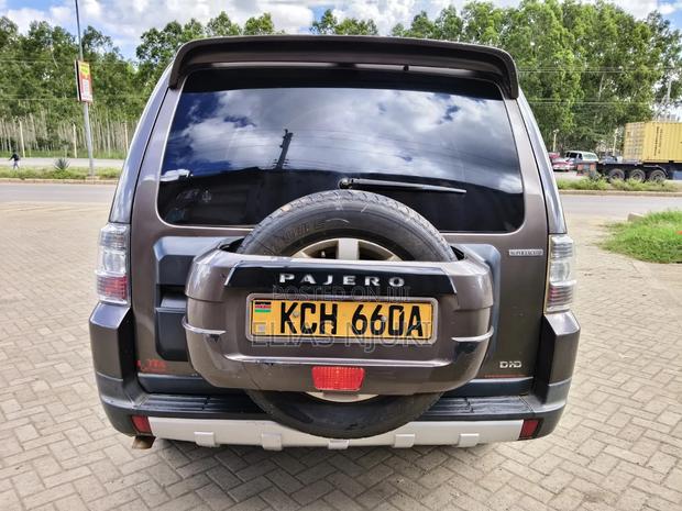 Mitsubishi Pajero 3.2 Di-Dc GLS 2010 Brown