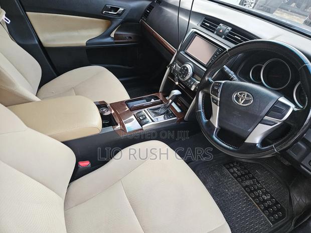 Toyota Mark X 2017