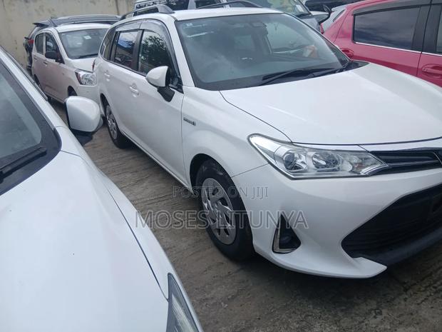 Toyota Corolla Fielder 1.5 Hybrid FWD 2020 White