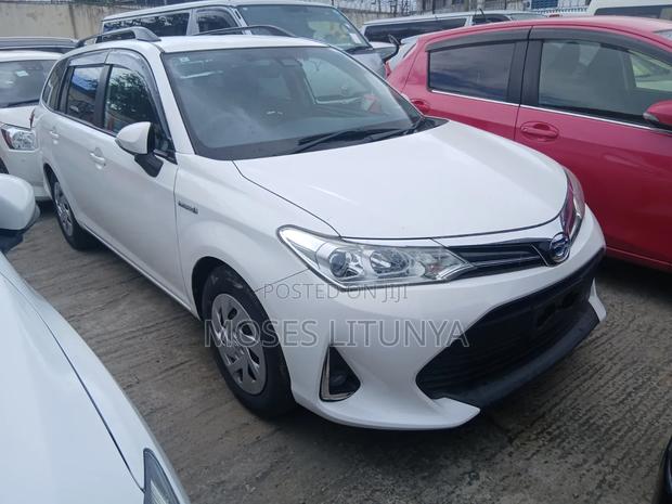 Toyota Corolla Fielder 1.5 Hybrid FWD 2020 White