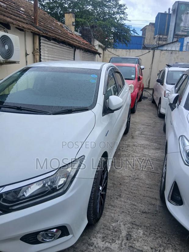 Honda Grace 1.5 Hybrid AWD 2019 White