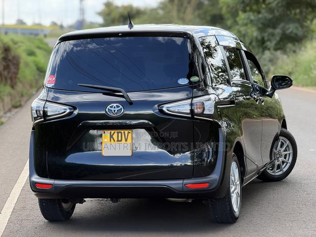 Toyota Sienta 1.5 FWD 2018 Black