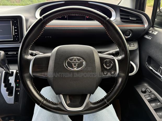 Toyota Sienta 1.5 FWD 2018 Black