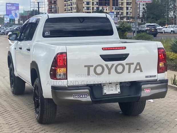 Toyota Hilux 2019 White