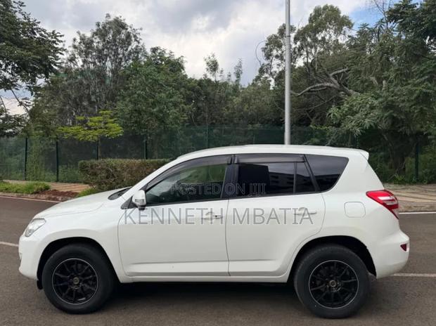 Toyota RAV4 2012 White
