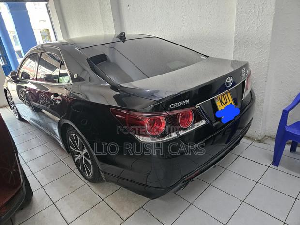 Toyota Crown 2018 Black
