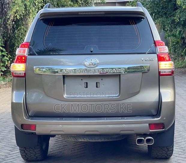 Toyota Land Cruiser Prado 2.8 D-4D 2016 Gray