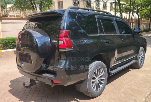 Toyota Land Cruiser Prado 2017 Black