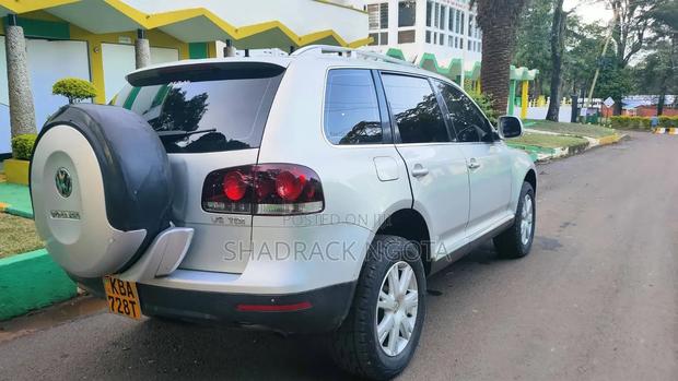 Volkswagen Touareg 2009 Silver
