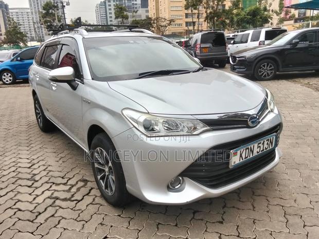 Toyota Corolla Fielder 1.5 Hybrid FWD 2016 Silver