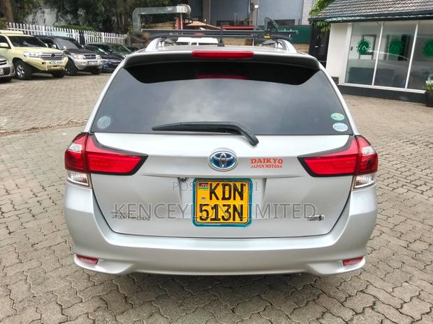 Toyota Corolla Fielder 1.5 Hybrid FWD 2016 Silver