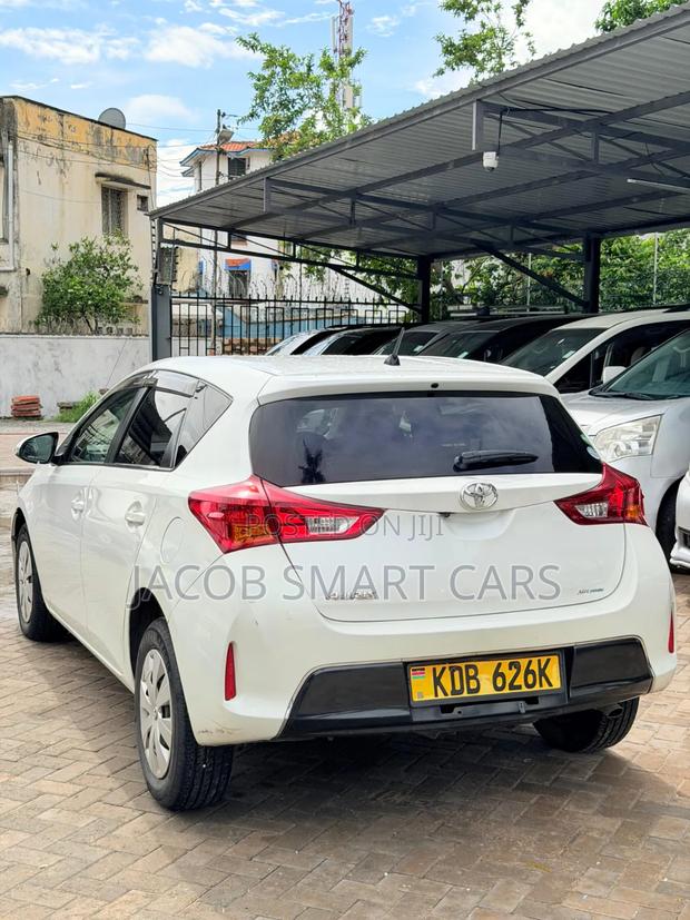 Toyota Auris 2013 White