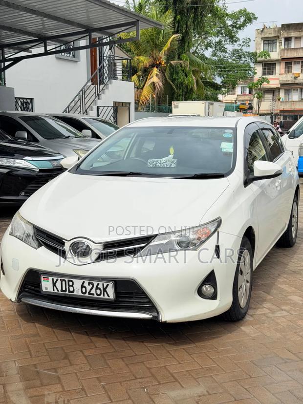 Toyota Auris 2013 White