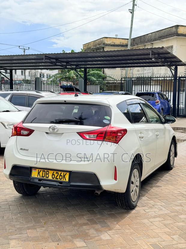 Toyota Auris 2013 White