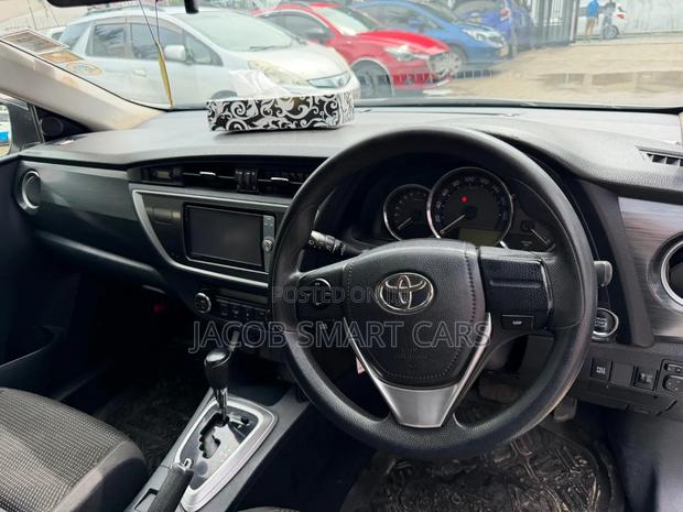 Toyota Auris 2013 White