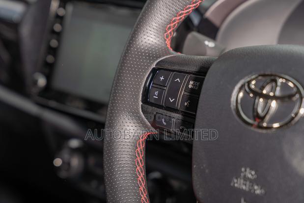 Toyota Hilux 2022 White