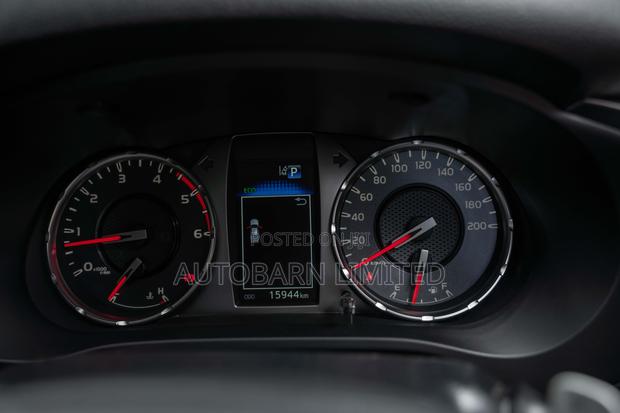 Toyota Hilux 2022 White