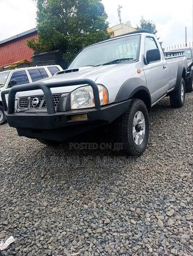 Nissan Hardbody 2016 Silver