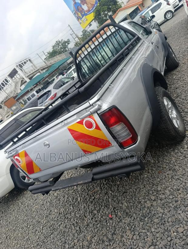 Nissan Hardbody 2016 Silver
