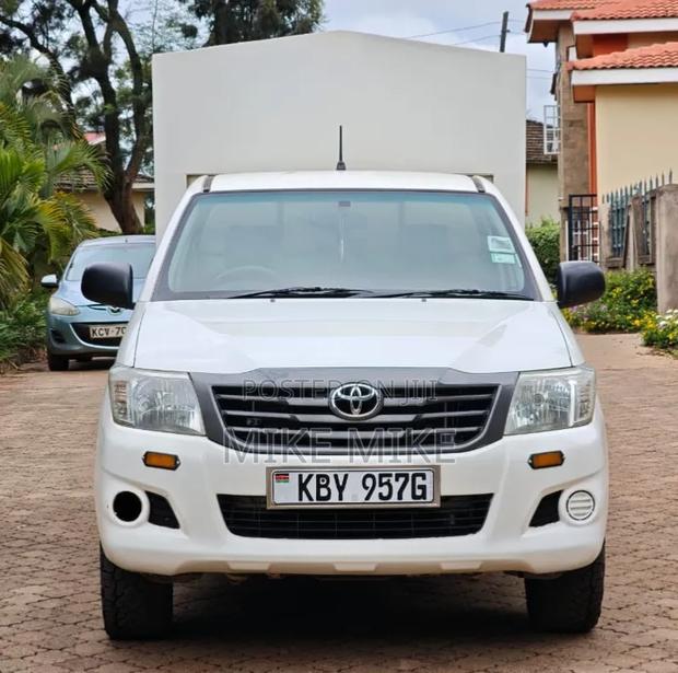 Toyota Hilux 2013 White