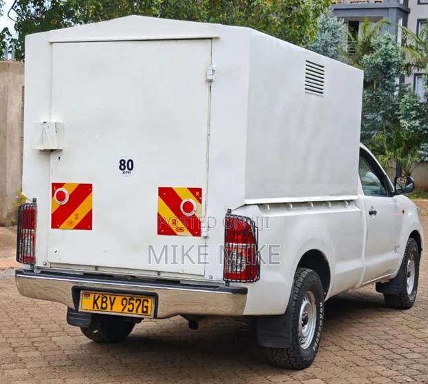 Toyota Hilux 2013 White