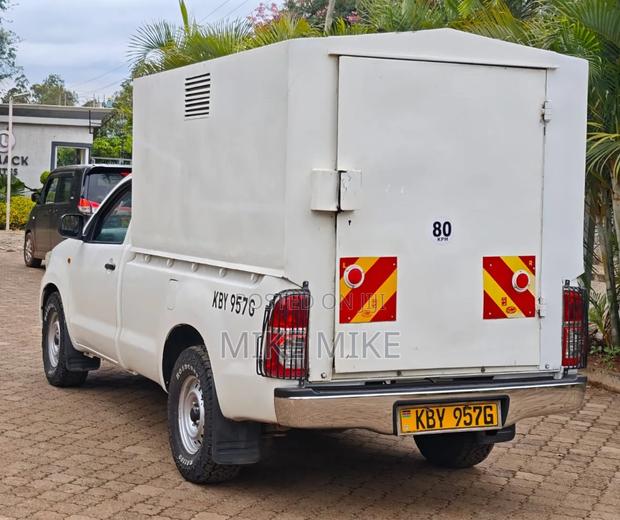 Toyota Hilux 2013 White