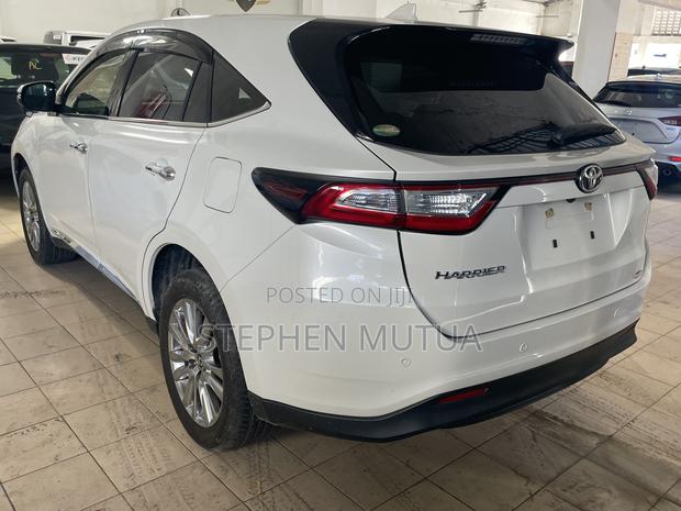 Toyota Harrier 2.0 2019 White