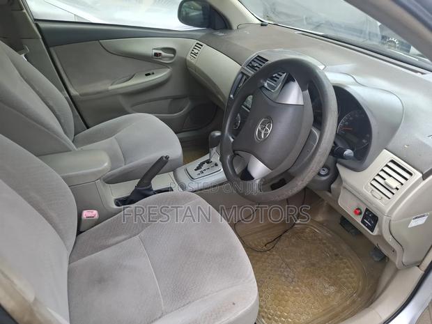 Nissan Advan 2002 Silver