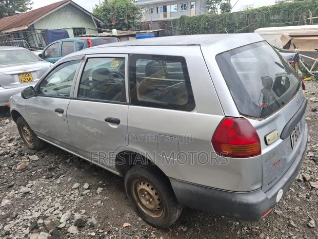 Nissan Advan 2002 Silver