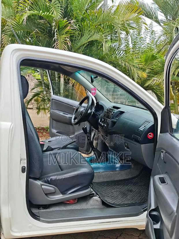 Toyota Hilux 2013 White