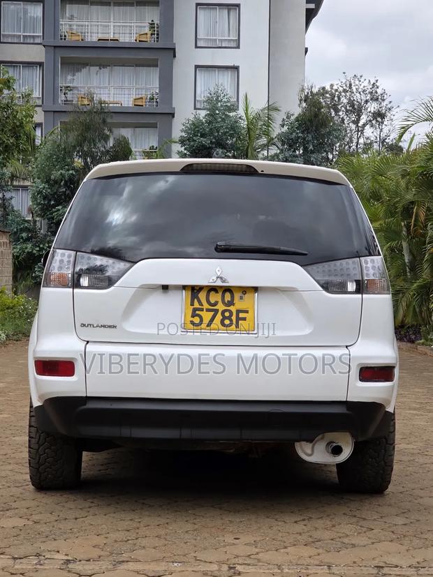 Mitsubishi Outlander 2011 White